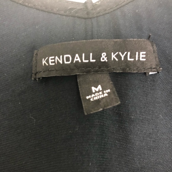 Kendall & Kylie for Pacsun Black Short Sleeve V-Neck Button Down T-shirt Size M - Picture 7 of 13